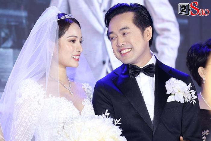 Dương Khắc Linh hôn say đắm cô dâu Sara Lưu trong không gian tiệc cưới lộng lẫy như cổ tích-8