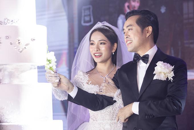 Ngôn tình đời thực: Dương Khắc Linh sáng tác riêng ca khúc tặng bà xã 9x trong lễ cưới đậm màu cổ tích-2