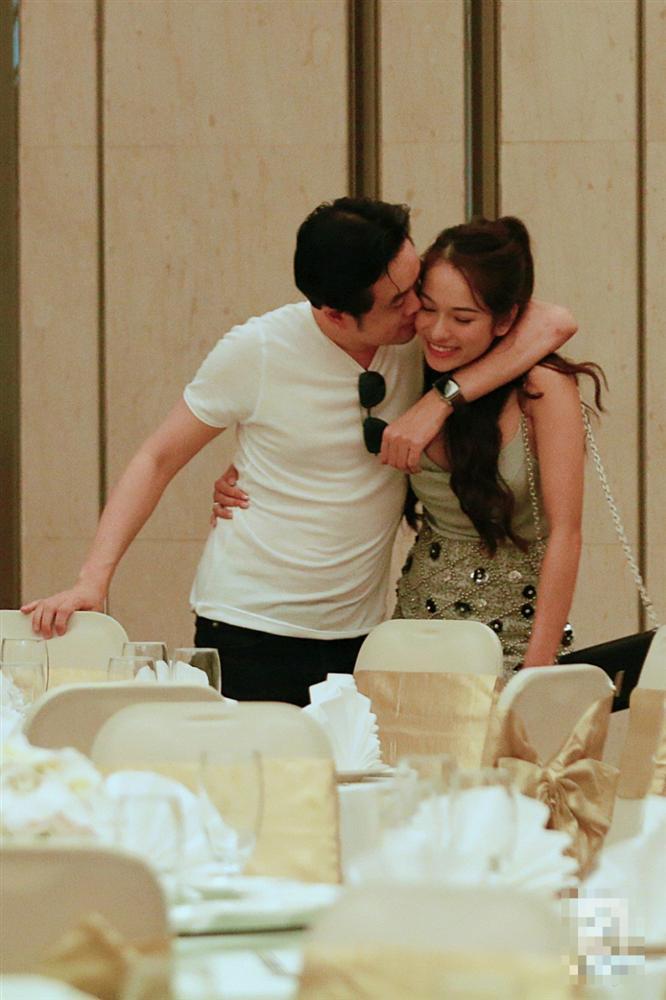 Ngôn tình đời thực: Dương Khắc Linh sáng tác riêng ca khúc tặng bà xã 9x trong lễ cưới đậm màu cổ tích-9