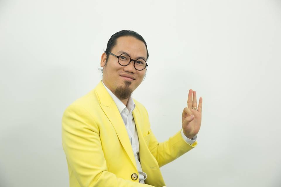 Vượng Râu mẹ mất phải chụp hình gửi bầu show, ba ngày sau chọc cười thiên hạ-1