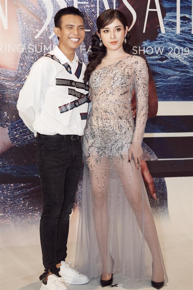 Ngoài bộ cánh như bikini của Ngọc Trinh, show Đỗ Long còn hội tụ những pha lên đồ thảm họa và táo bạo hơn thế-5