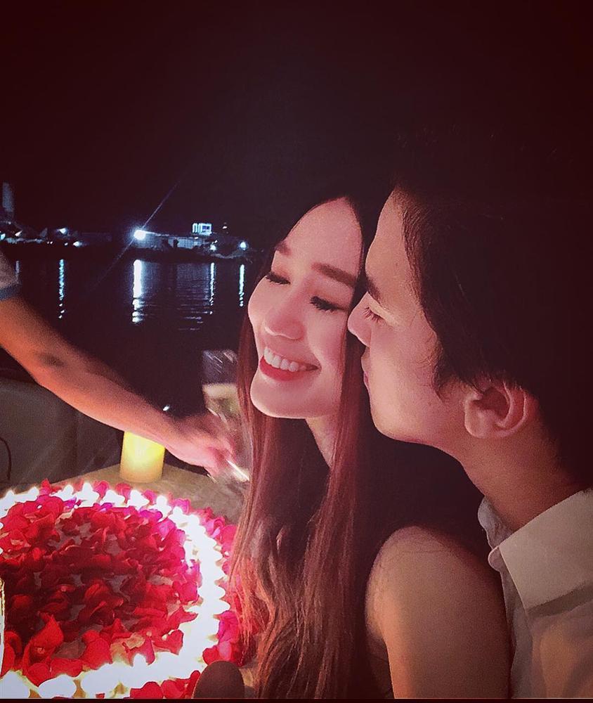 Cặp tình nhân Khánh My - Tiến Vũ hồn nhiên biến bể bơi thành thiên đường tình yêu-5