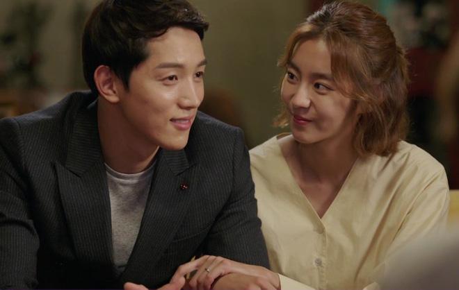 Ngày nào vợ cũng gạ yêu lúc 9h tối, vô tình dậy giữa đêm mới biết bí mật động trời-1