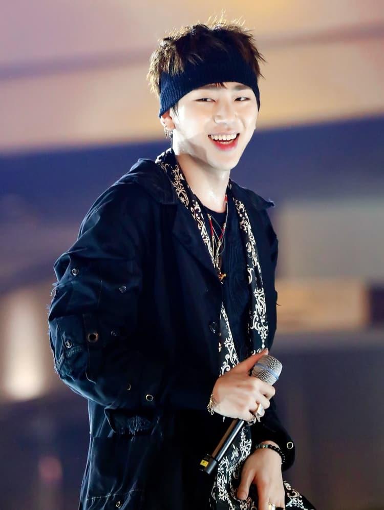 Những nghệ sĩ Kpop không cần ca hát vẫn ôm khối tiền nhờ tài năng sáng tác nhạc-4