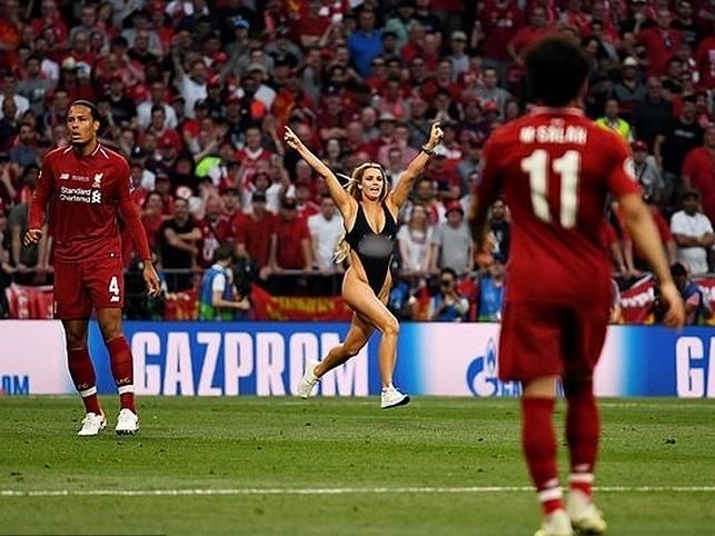 Cô dâu mặt mụn đến đâu chỉ cần một lớp trang điểm cũng thành nữ hoàng được hết-2