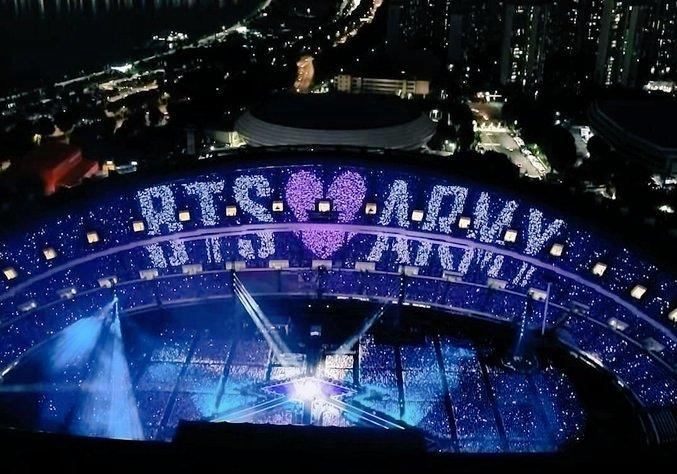 Cay mắt với khoảnh khắc 60K fan chung tay tạo bất ngờ khiến BTS vỡ òa nước mắt tại thánh địa Wembley-7