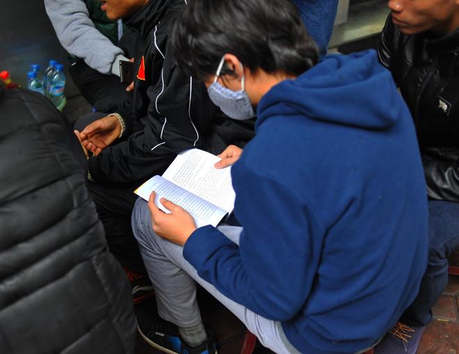 Tuấn Anh bị Văn Hậu trêu là ông cụ non vì lúc nào cũng đọc sách-3