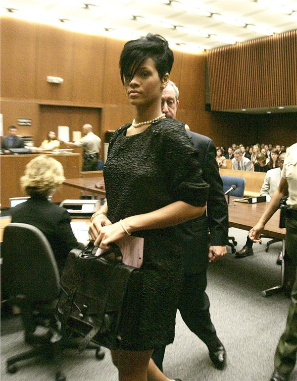 Tuyển tập thời trang hầu tòa của sao Hollywood: Cardi B chuẩn chỉnh, Lindsay Lohan như đi diễn thời trang-2