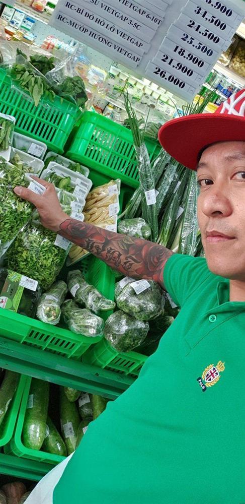 Người bán hàng ngạc nhiên khi thấy Tuấn Hưng xách làn đi chợ nấu cơm cho vợ bầu, con nhỏ-3