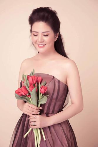 Gu thời trang gợi cảm và ngập tràn hàng hiệu của Đinh Hiền Anh - vợ thứ trưởng Bộ Tài chính vừa bị kỷ luật Đảng-6