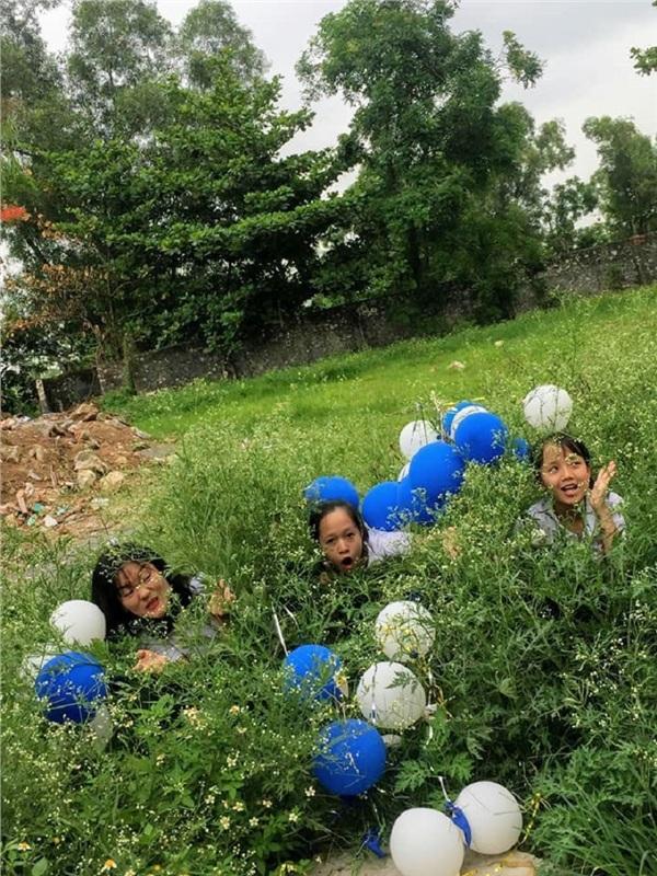 IQ vô cực của nhóm nữ sinh khi không có tiền chụp ảnh kỷ yếu: Đã không đẹp thì phải độc-11