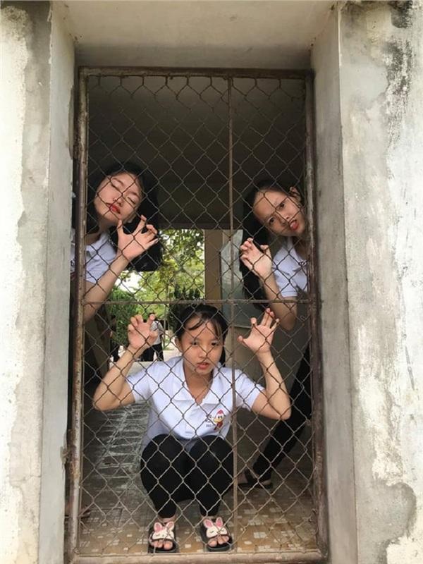 IQ vô cực của nhóm nữ sinh khi không có tiền chụp ảnh kỷ yếu: Đã không đẹp thì phải độc-12