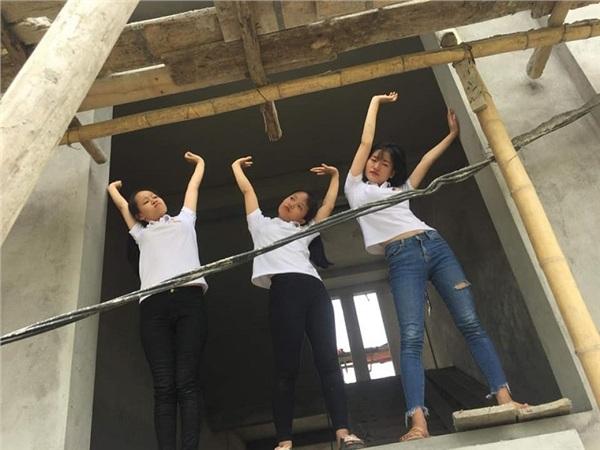 IQ vô cực của nhóm nữ sinh khi không có tiền chụp ảnh kỷ yếu: Đã không đẹp thì phải độc-15