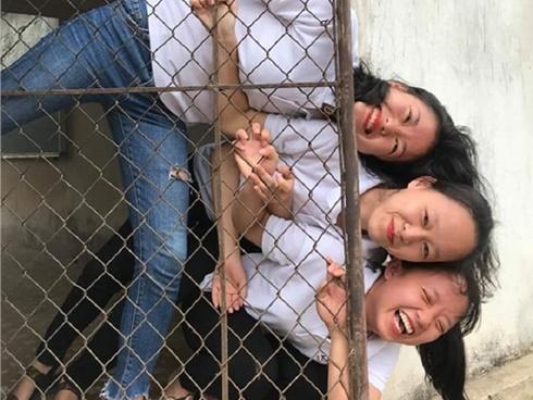 Thầy giáo Quảng Ninh chụp kỷ yếu cho học sinh theo phong cách hoài cổ-9