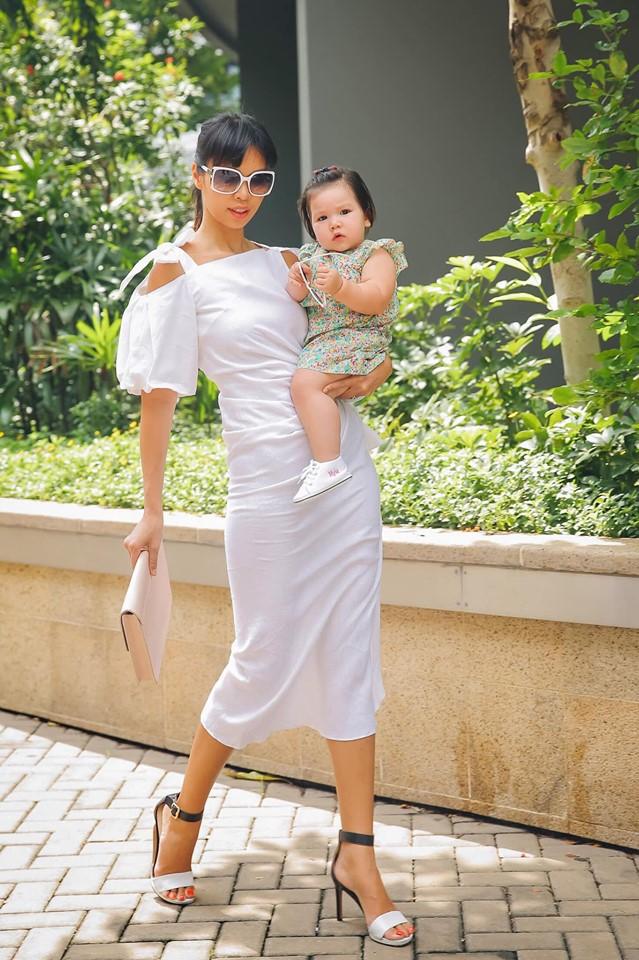 Khoe ảnh sexy, hoa hậu Phạm Hương bị nhận xét giống nữ diễn viên 13 tuổi gây sốt phim Vợ ba-10