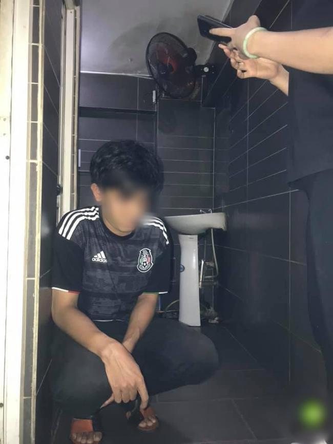 TP. HCM: Xôn xao clip bắt tận tay nam thanh niên vào quán cafe quay lén toilet nữ-2