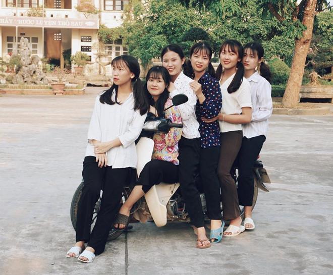 Thầy giáo Quảng Ninh chụp kỷ yếu cho học sinh theo phong cách hoài cổ-7