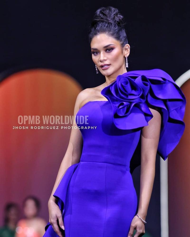 2 Hoa hậu Hoàn vũ người Philippines hội ngộ: Cuộc chiến ngực khủng chưa bao giờ gắt hơn-12