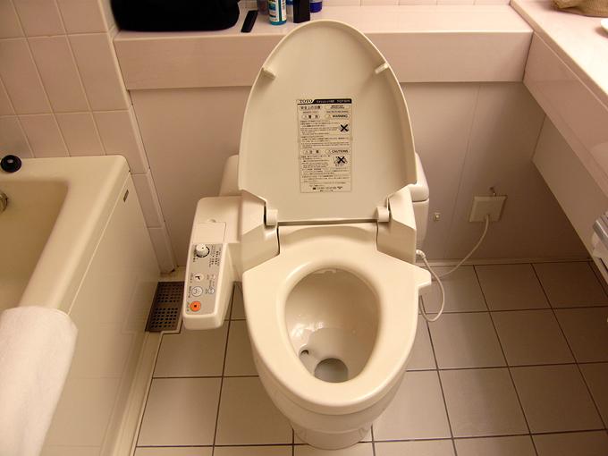 Toilet công nghệ khiến du khách ngồi mãi không muốn ra ở Nhật-1