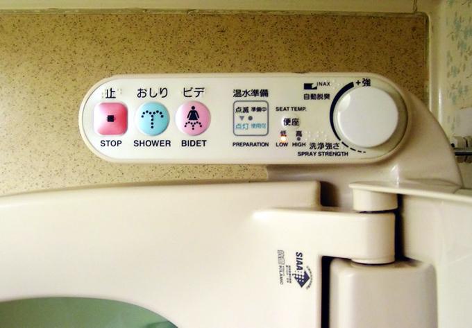 Toilet công nghệ khiến du khách ngồi mãi không muốn ra ở Nhật-2