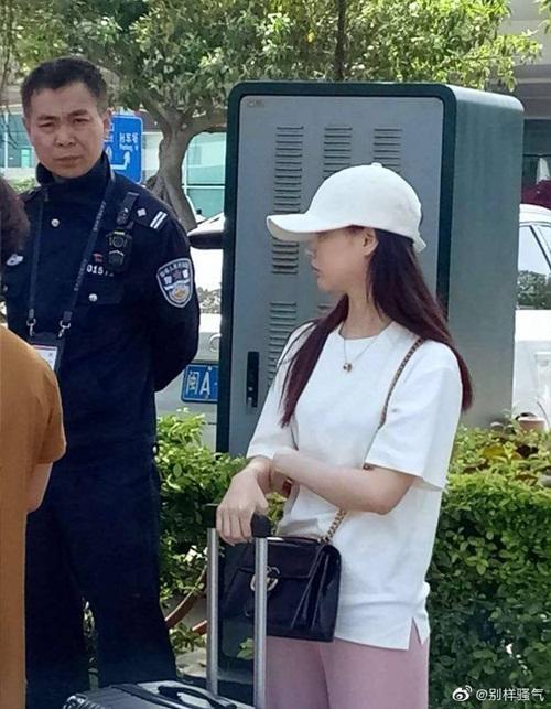 Mang vali đồ chơi nhạy cảm hú hí với nhân tình, chàng trai bị bố mẹ vợ bắt quả tang-1