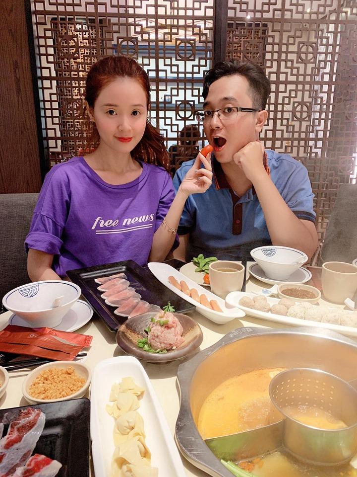 Tỷ năm mới được chị gái nổi tiếng cho lên sóng, em trai Midu khiến hội gái xinh say như điếu đổ với ngoại hình thư sinh-3