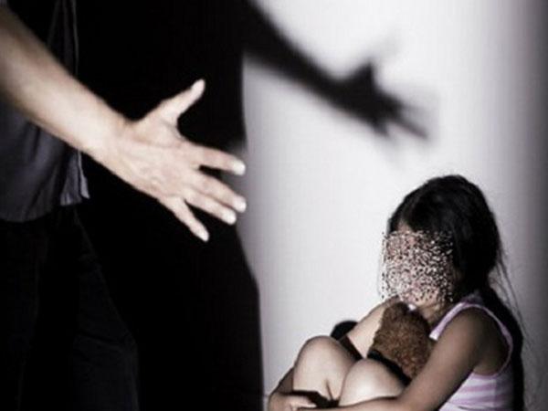 Vụ bé gái 10 tuổi bị cha ruột hiếp dâm, dọa giết: Bé sợ hãi không dám ra ngoài, ông bà nội xin đừng ai bàn tán nữa-1