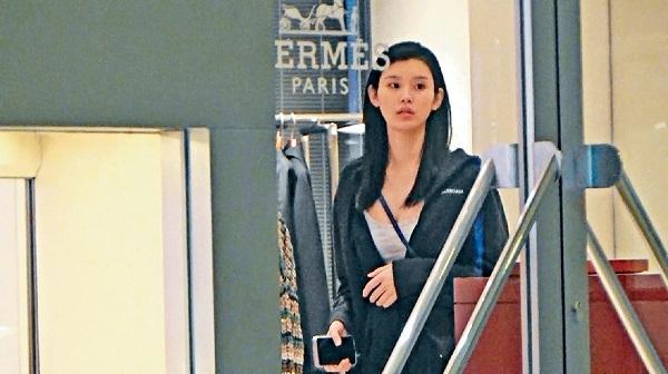 Ming Xi lộ ảnh cùng thiếu gia sòng bạc Macau đi xem cũi, dấy lên nghi ngờ cưới chạy bầu là có thật-3