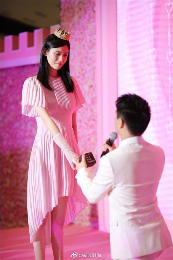 Ming Xi lộ ảnh cùng thiếu gia sòng bạc Macau đi xem cũi, dấy lên nghi ngờ cưới chạy bầu là có thật-6