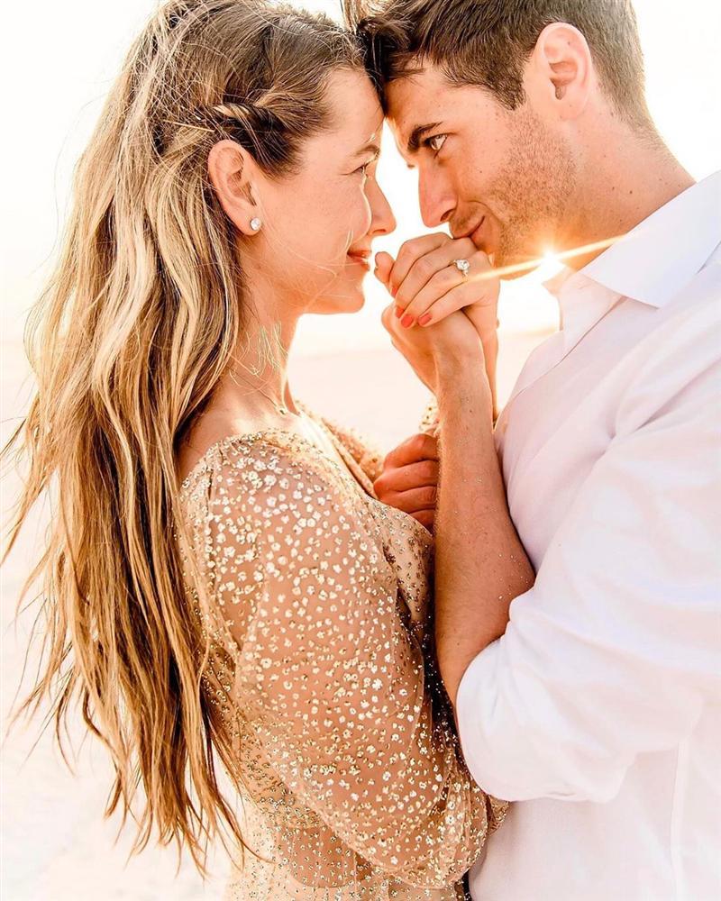 Bản tin Hoa hậu Hoàn vũ 5/6: Hở bạo như Ngọc Trinh cũng phải vái cả nón trước chiếc đầm của đàn chị đình đám-11