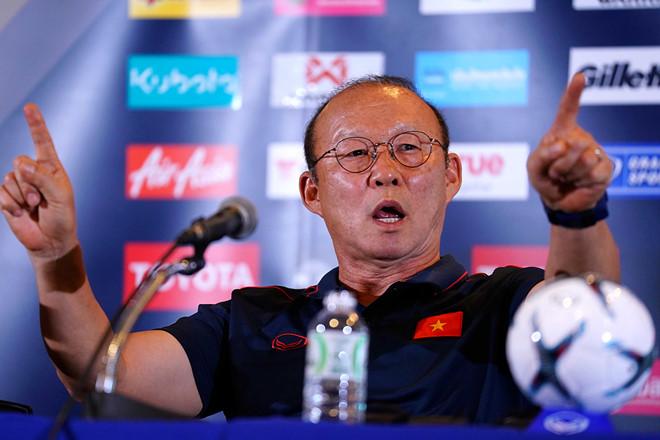 CLIP ĐẮT GIÁ: Thầy Park từ ôm đầu tiếc nuối liền quay ngoắt thái độ cực đáng yêu khi Anh Đức ghi bàn thắng-2