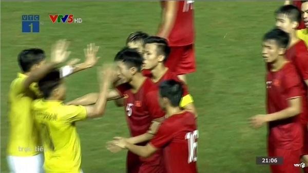 Dân mạng phẫn nộ trước những pha va chạm liên tiếp, cố tình triệt hạ đối phương của Thái Lan-1