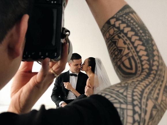 Hậu trường chụp ảnh cưới siêu đáng yêu của siêu mẫu MC Phương Mai cùng chồng Tây-1