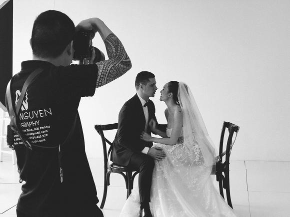 Hậu trường chụp ảnh cưới siêu đáng yêu của siêu mẫu MC Phương Mai cùng chồng Tây-2