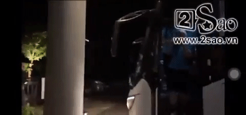 Di chuyển về khách sạn, tuyển Việt Nam người băng tay, người chân tập tễnh khiến fans xót xa-3