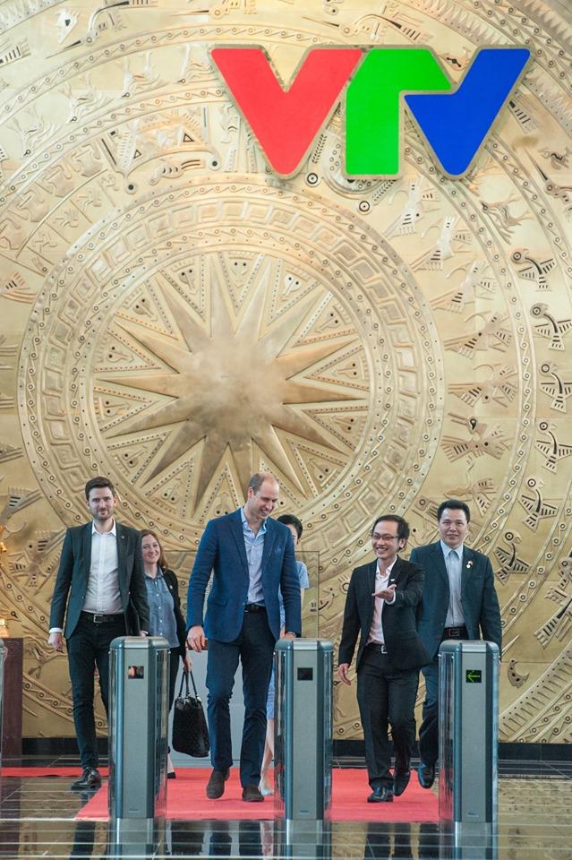 Chẳng phải soái ca, chàng trai sắp về chung một nhà với MC Phí Linh lại là người đàn ông quyền lực của VTV-5