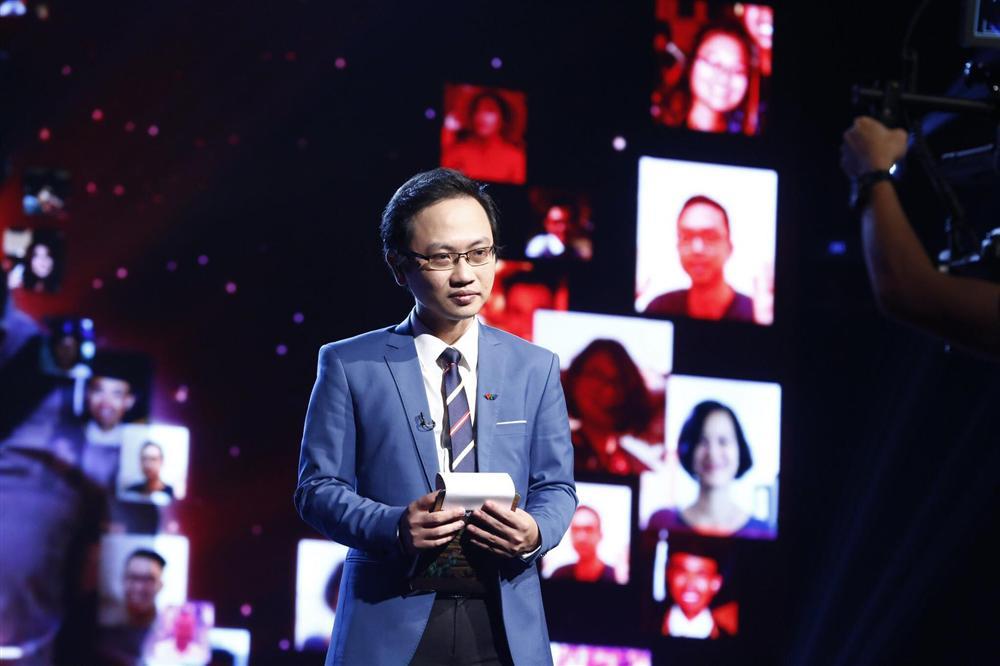 Chẳng phải soái ca, chàng trai sắp về chung một nhà với MC Phí Linh lại là người đàn ông quyền lực của VTV-4