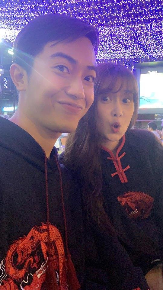 Trước khi về chung một nhà, hot girl FAPtv Mai Quỳnh Anh - streamer Cris Phan thường xuyên tình tứ trong 1.001 bộ đồ đôi chất lừ-10