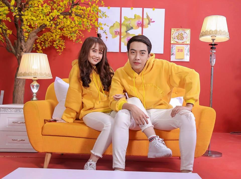 Trước khi về chung một nhà, hot girl FAPtv Mai Quỳnh Anh - streamer Cris Phan thường xuyên tình tứ trong 1.001 bộ đồ đôi chất lừ-6