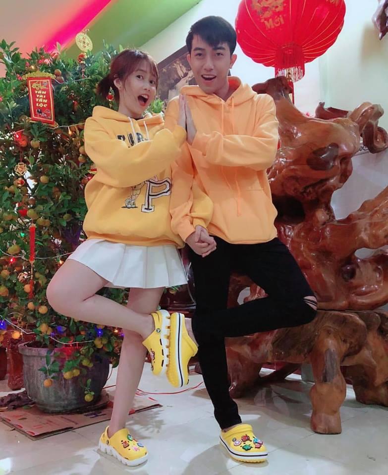 Trước khi về chung một nhà, hot girl FAPtv Mai Quỳnh Anh - streamer Cris Phan thường xuyên tình tứ trong 1.001 bộ đồ đôi chất lừ-7