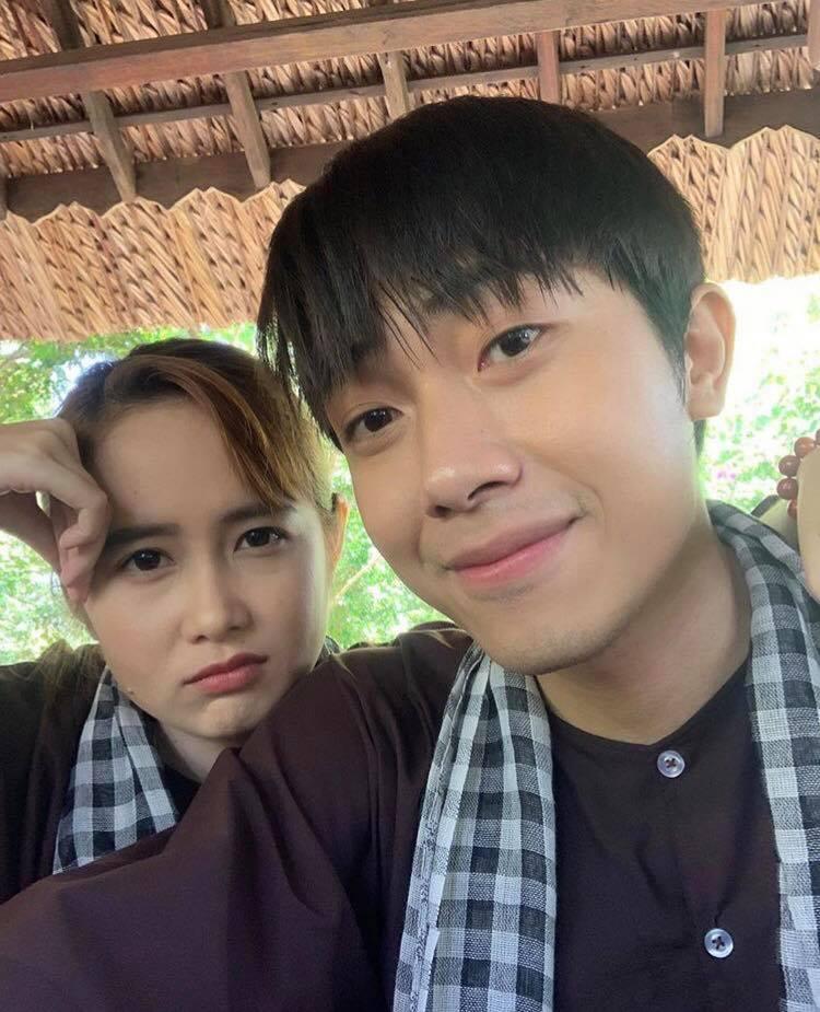 Trước khi về chung một nhà, hot girl FAPtv Mai Quỳnh Anh - streamer Cris Phan thường xuyên tình tứ trong 1.001 bộ đồ đôi chất lừ-9