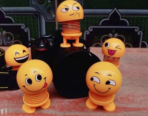 Giải mã cơn sốt lò xo mặt cười - món đồ chơi được người người, nhà nhà săn lùng mùa hè này