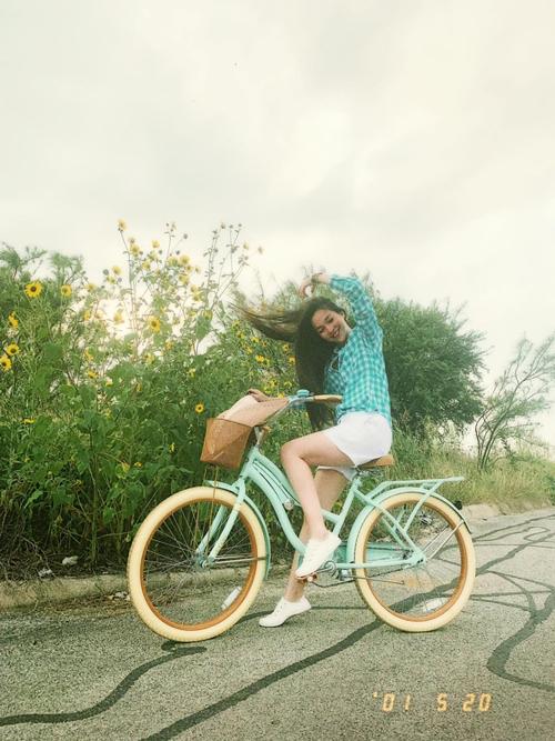 HHen Niê giản dị hết cỡ với đồ ngủ, dép tổ ong - Hiền Thục khoe street style trẻ trung như U20-10