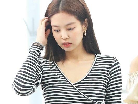 BLACKPINK Jennie khoe eo thon cực phẩm khiến bao cô gái khao khát sở hữu