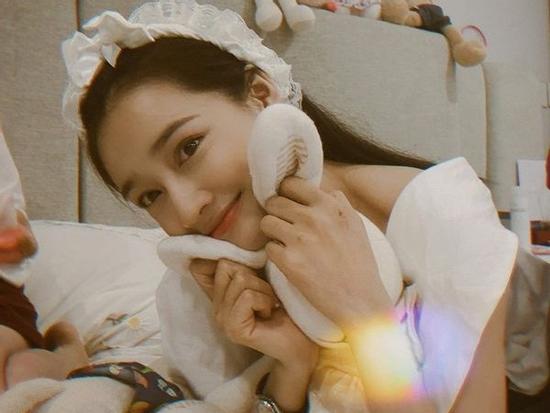 Nhã Phương vừa tung 'thính', fan đã 'mắc câu' rần rần: ‘Chị xinh lắm chị hiểu hông’