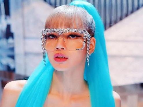 Cảm hứng đằng sau mẫu kính của Lisa (Black Pink)