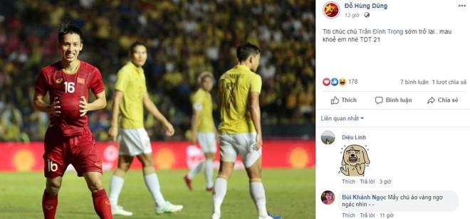 Ăn mừng vì thắng tuyển Thái nhưng khoảnh khắc Đỗ Hùng Dũng bị trọng tài đòi nhẹ bóng mới đáng bật cười-1