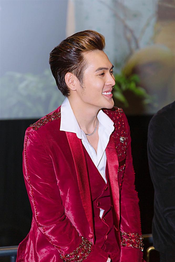 Danh hài Hoài Linh nghĩ gì khi cháu trai của mình đi giả gái?-1