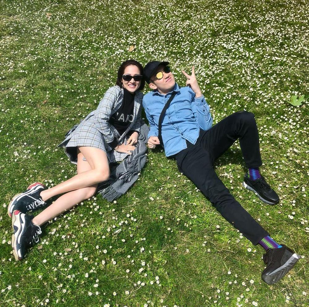 Ngọc Trinh sang chảnh xuống phố sau scandal có mặc cũng như không trên thảm đỏ-2