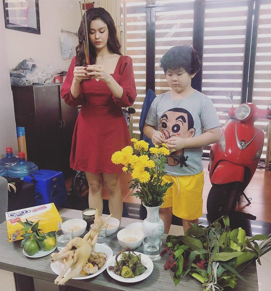 Ngọc Trinh sang chảnh xuống phố sau scandal có mặc cũng như không trên thảm đỏ-10